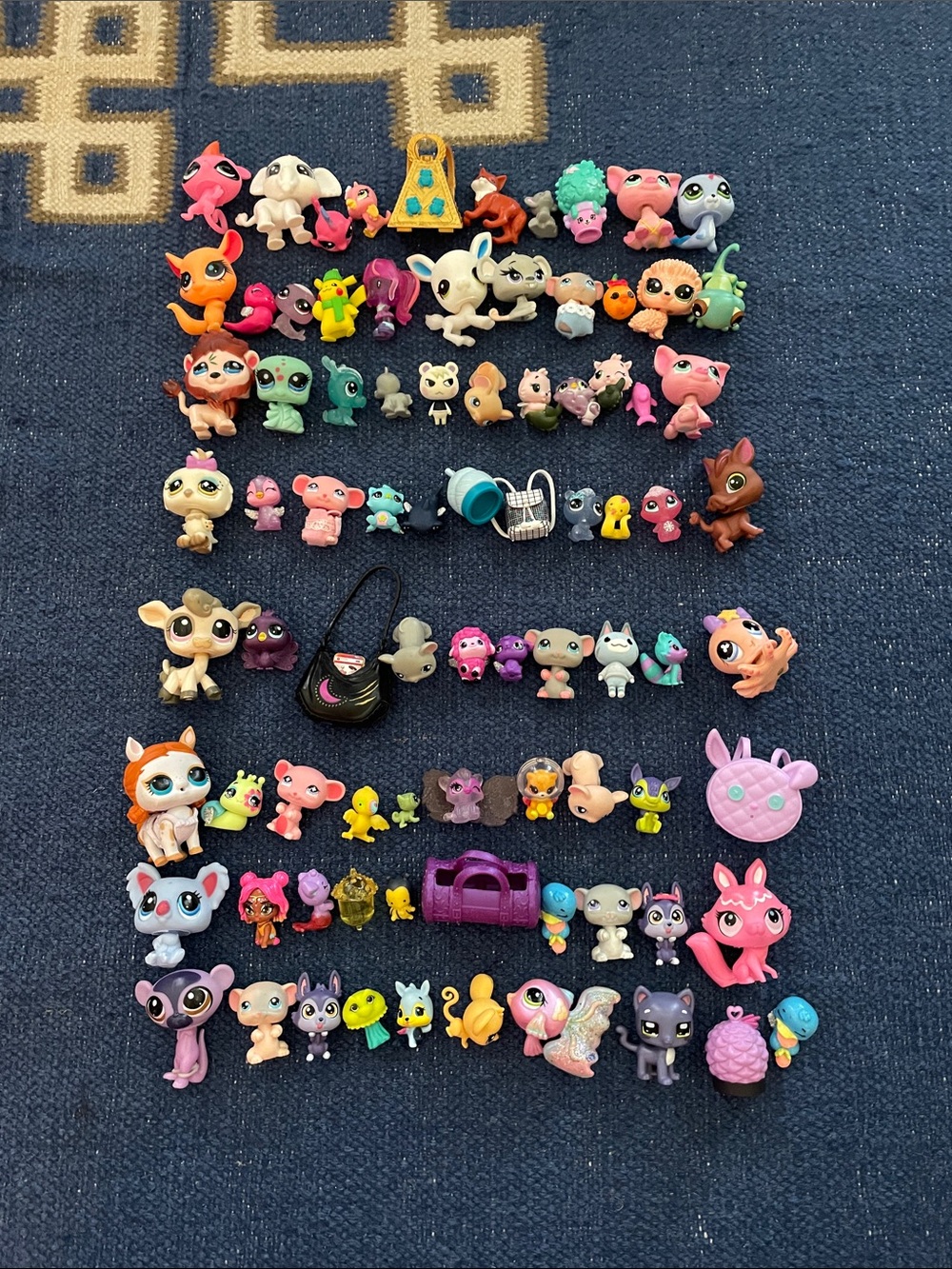 Mixed fidget toyFigure Lot - Assorted Colors
